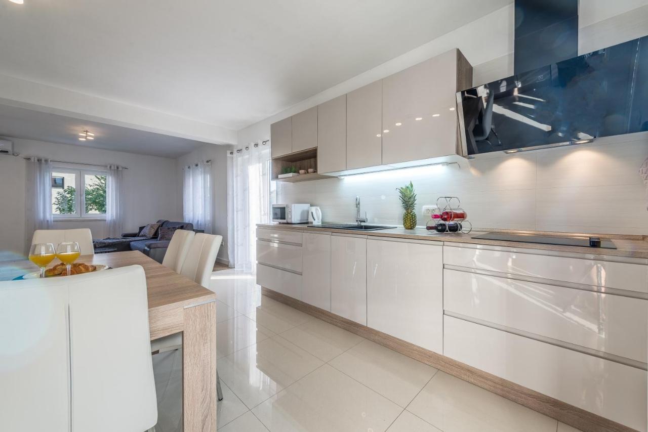 Holiday Home Bajlo Apartment With Three Bedrooms ซาดาร์ ภายนอก รูปภาพ