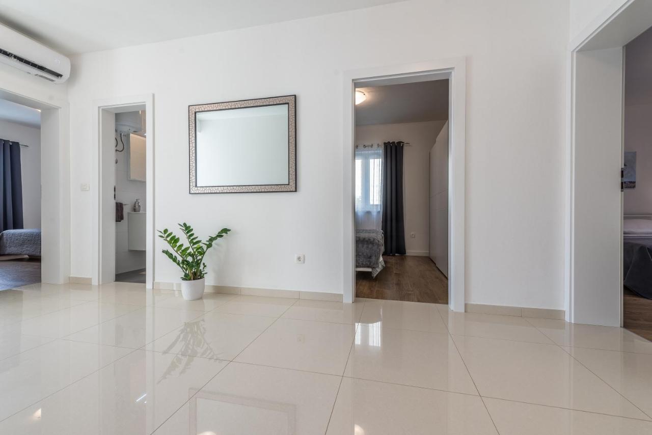 Holiday Home Bajlo Apartment With Three Bedrooms ซาดาร์ ภายนอก รูปภาพ