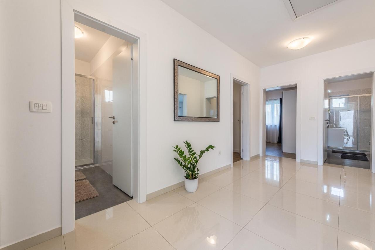 Holiday Home Bajlo Apartment With Three Bedrooms ซาดาร์ ภายนอก รูปภาพ