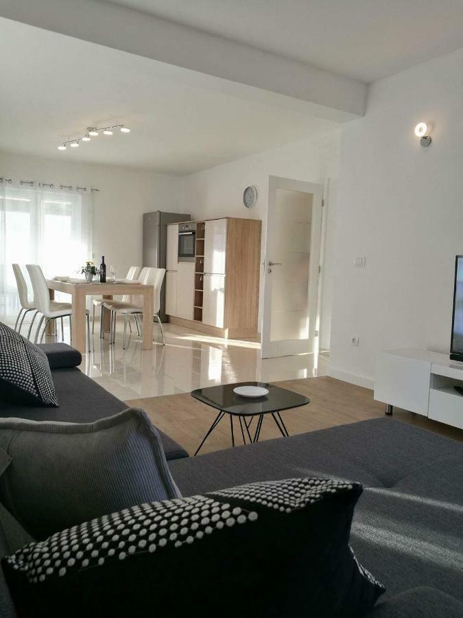 Holiday Home Bajlo Apartment With Three Bedrooms ซาดาร์ ภายนอก รูปภาพ